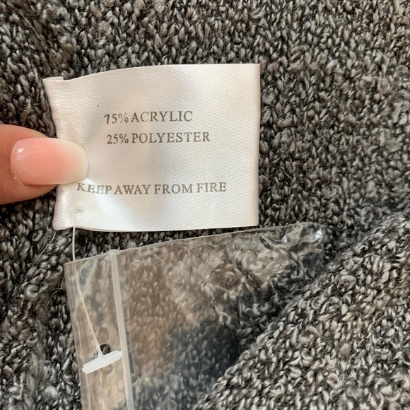 Poncho Jacket - Picture 6 of 7